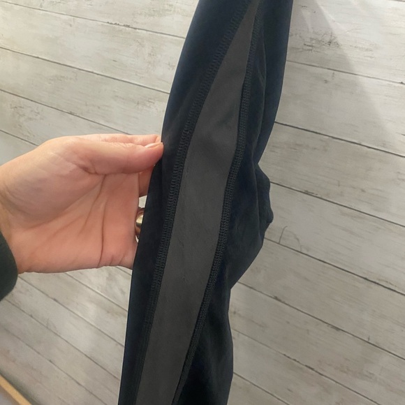 Lululemon Light Speed Tight Full-On Luxtreme
Desert Snake/Deep‎ Coal - Picture 5 of 12